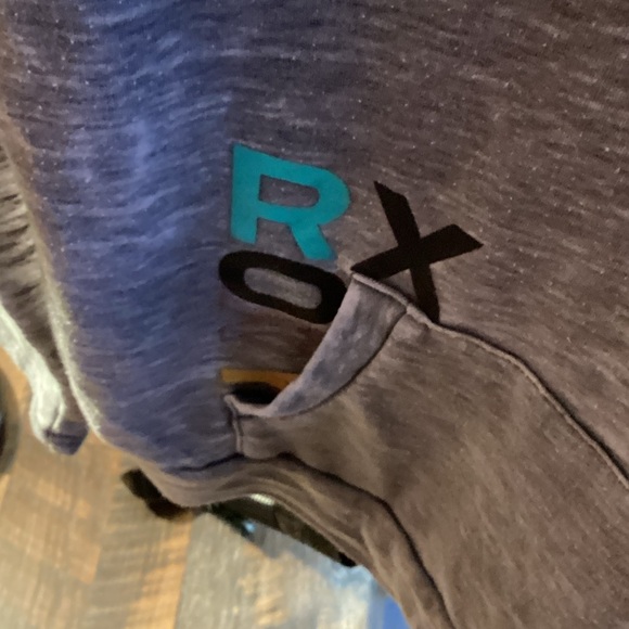 Roxy Gray V-Neck Sweater - Vintage! - Picture 2 of 4